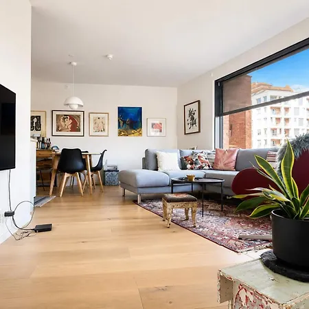 The Glacial View - Sleek Waterfront 1-bed - Op33 Apartman *