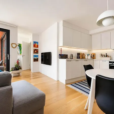 Apartman The Glacial View - Sleek Waterfront 1-bed - Op33 *