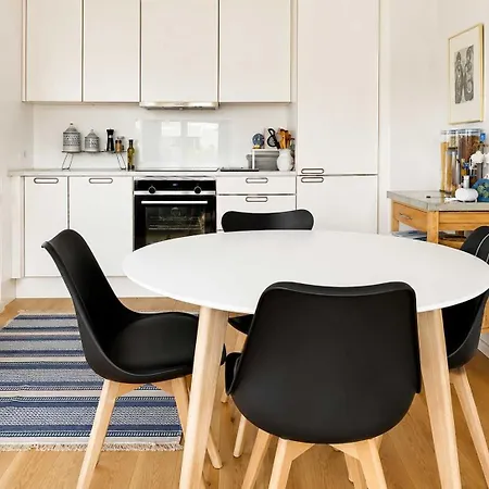 The Glacial View - Sleek Waterfront 1-bed - Op33 Apartman *