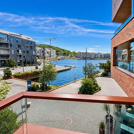 Apartman The Glacial View - Sleek Waterfront 1-bed - Op33 *